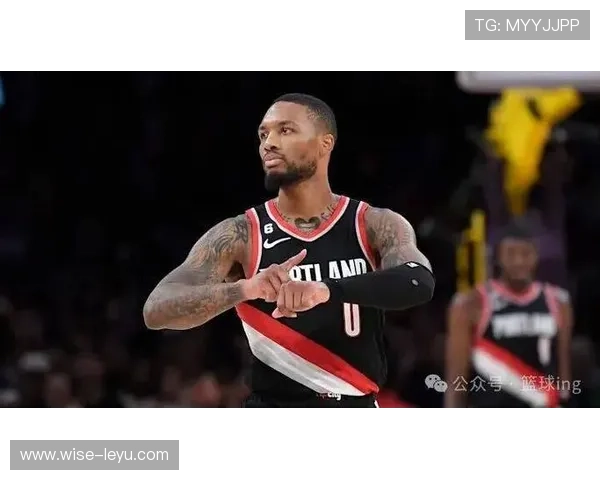 利拉德今天又带着一堆超跑上场了，球场变成他的私人车展了吗？