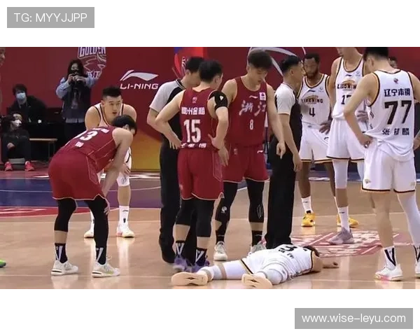 危险动作犯规判罚标准，为何裁判尺度常引争议？