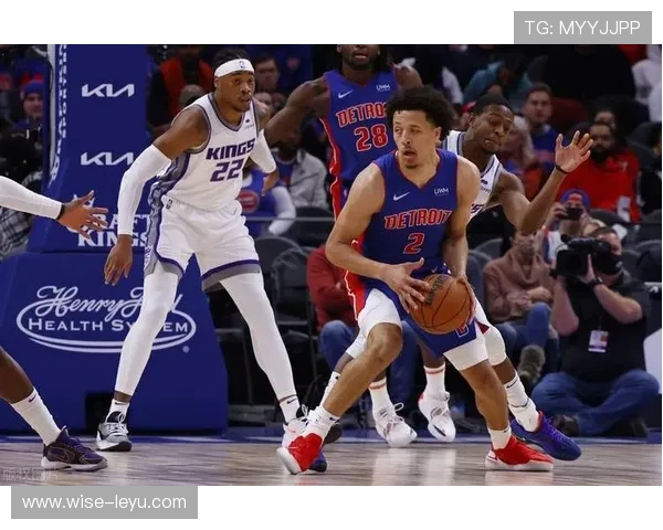 凯德·坎宁安挡拆中制造错位显著提升投篮效率引领球队进攻转换