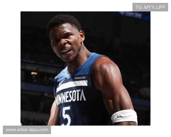 安东尼·爱德华兹突破与无球跑动提升效率，拉开个人与队友得分差距