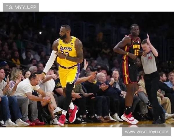 拉塞尔篮下防守压制詹姆斯，改变湖人关键攻防节奏